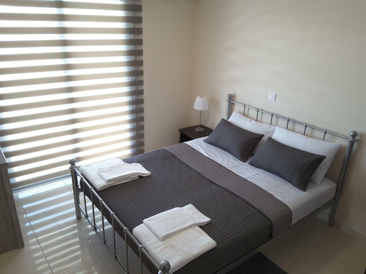 Lighthouse By The Sea Lovely 2Bdr Apartment Paphos Exterior photo